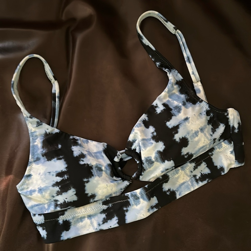 NWOT Bar III Blue Tie Dye Bikini Top